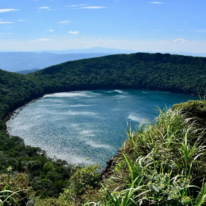 🏞️ 큰 물결 연못(오나미이케) 이미지 6